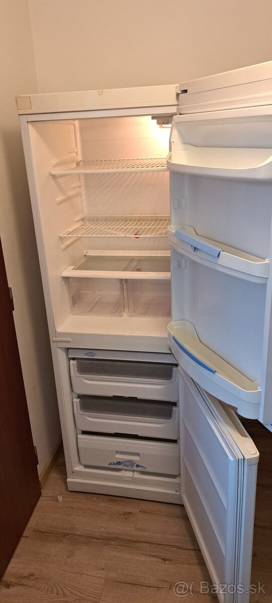chladnička s mrazničkou - 2