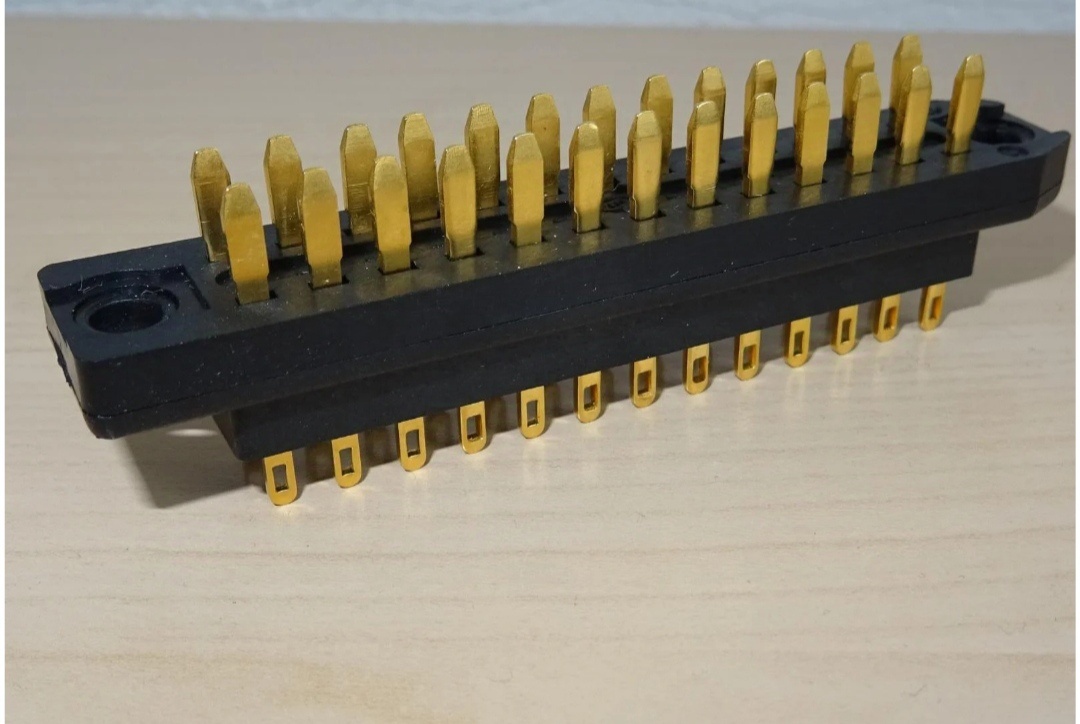 Kúpim čierne konektory URS Tesla - 2