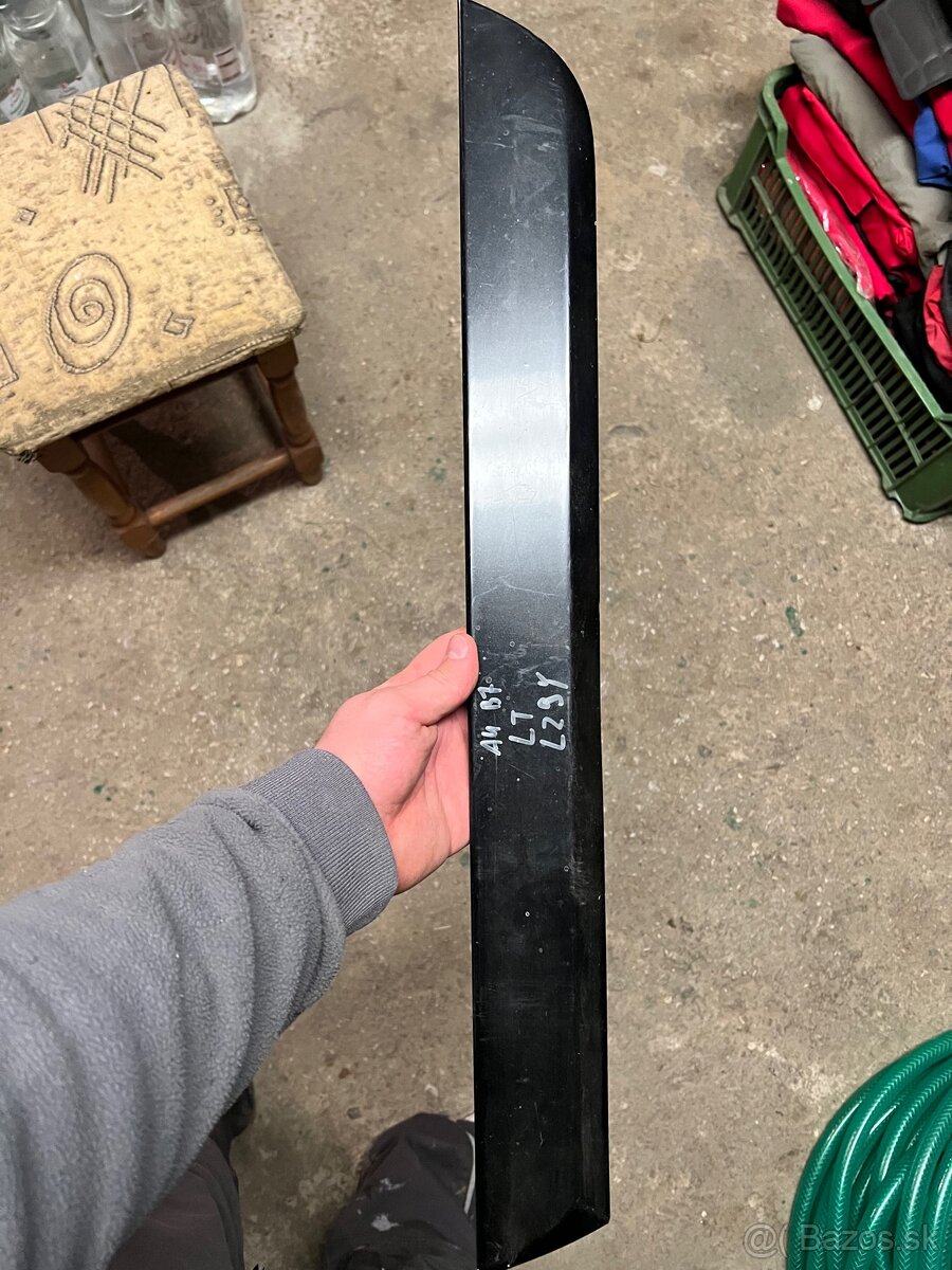 Audi a4 b7 lišta dverí - 2