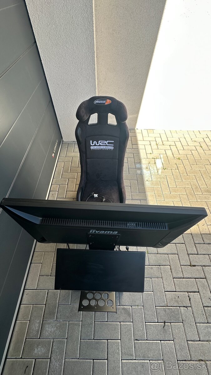 Playseat + monitor - 2