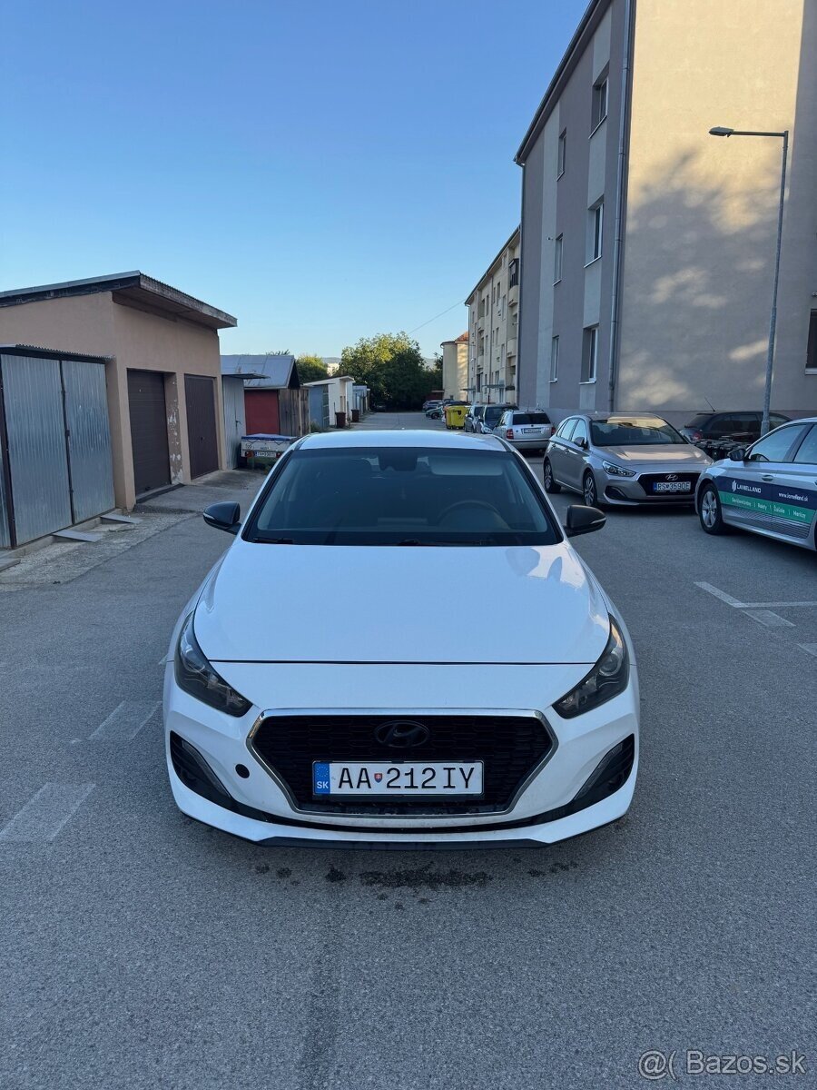 HYUNDAI i30 - Fastback 1,6 CRDi (2019) - 2
