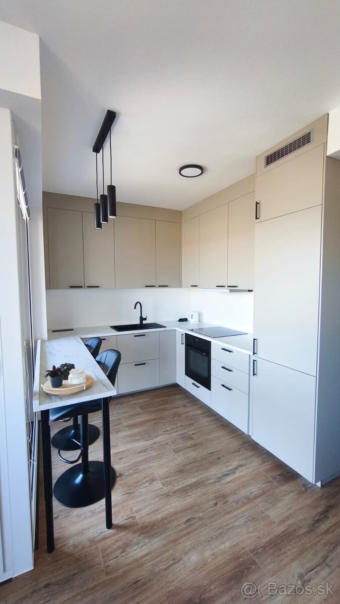 1,5 izbový byt na prenájom s loggiou a parkingom Bory - 2