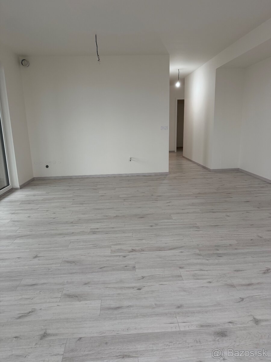 Laminátová podlaha grey - 2