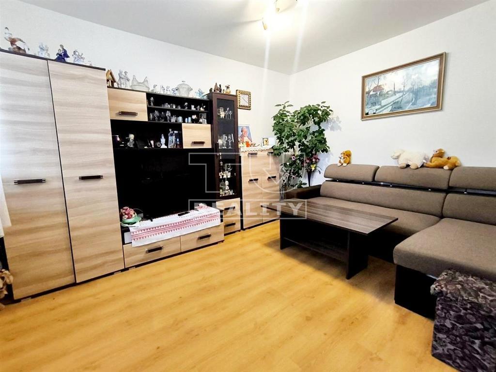 Znížená cena....Na predaj 2-izbový byt s lodžiou v... - 2