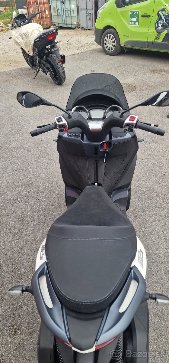 Piaggio Mp3 300 - 2