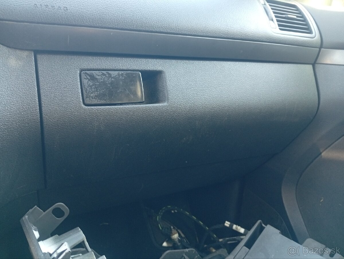 diely interiéru Volkswagen Touran 2006 - 2