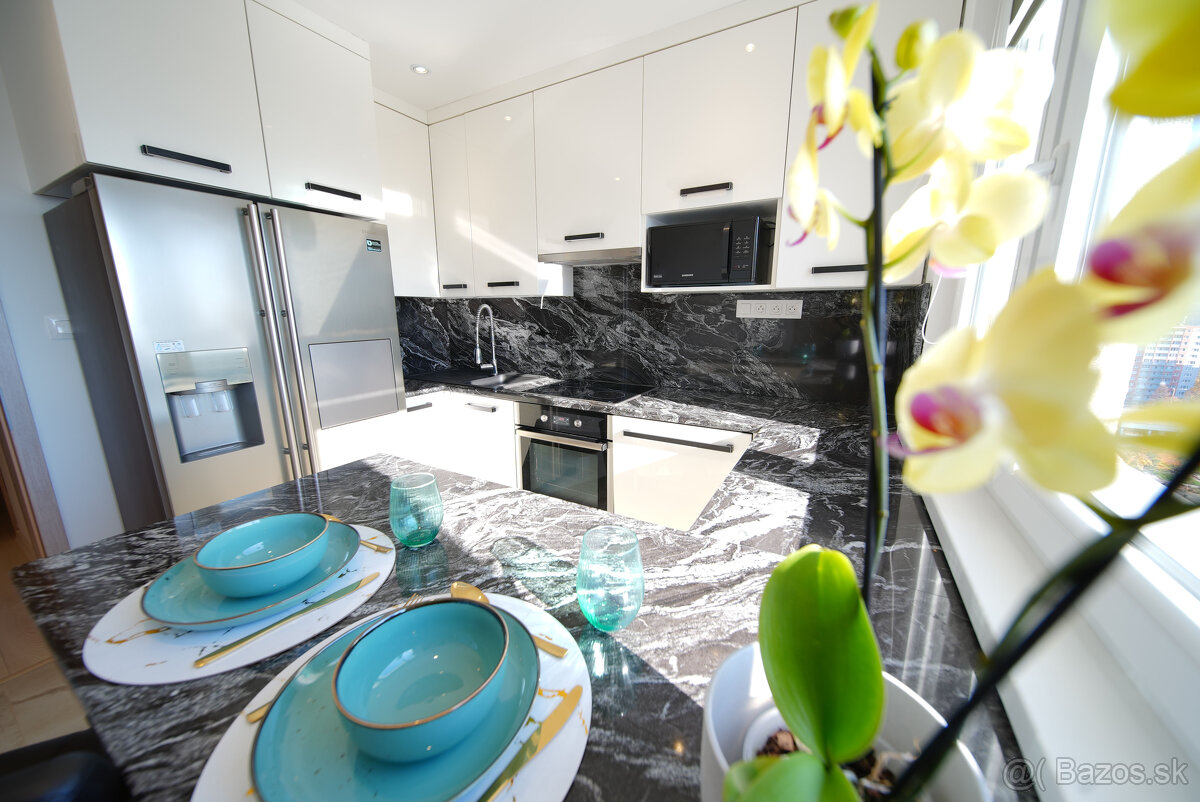 Na predaj 3 izbový byt (77 m²) na 12. p. – KVP, ZOMBOVA - 2