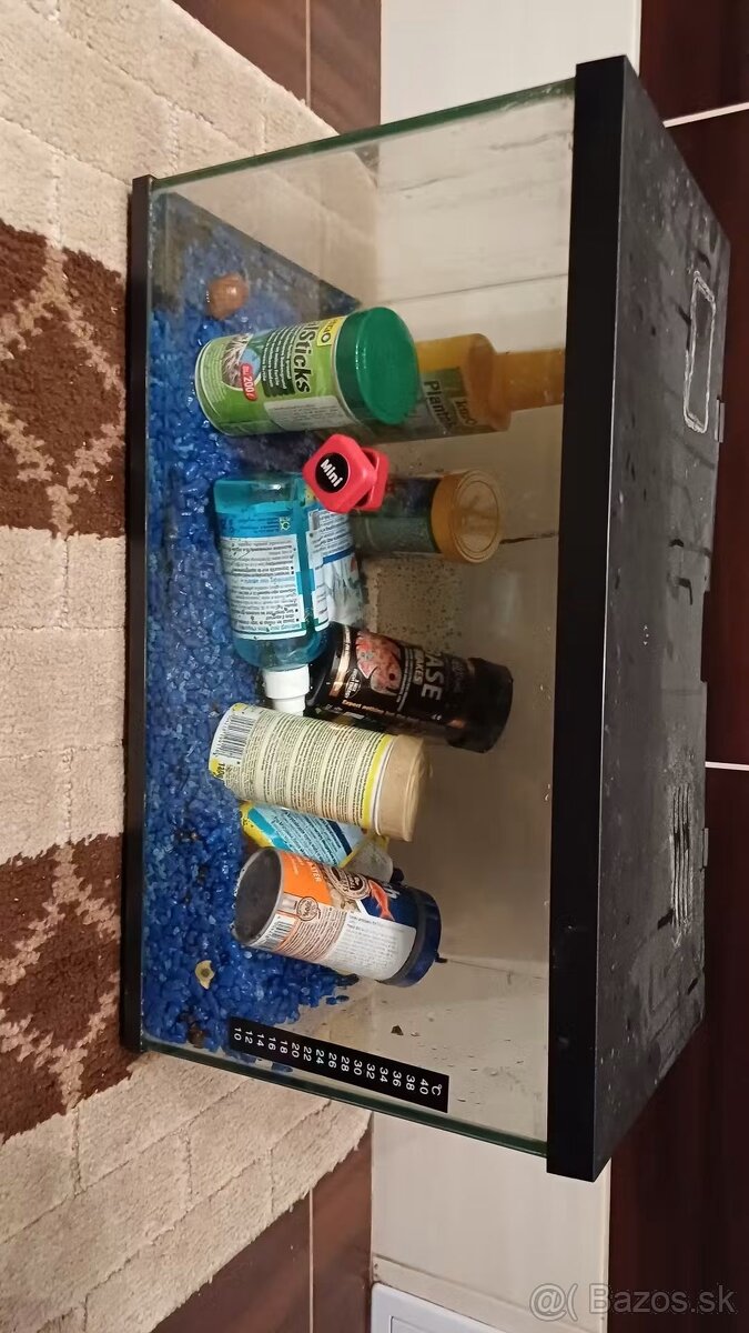 Predávam akvárium 25 l Je k tomu filter kyslík kamene a d - 2