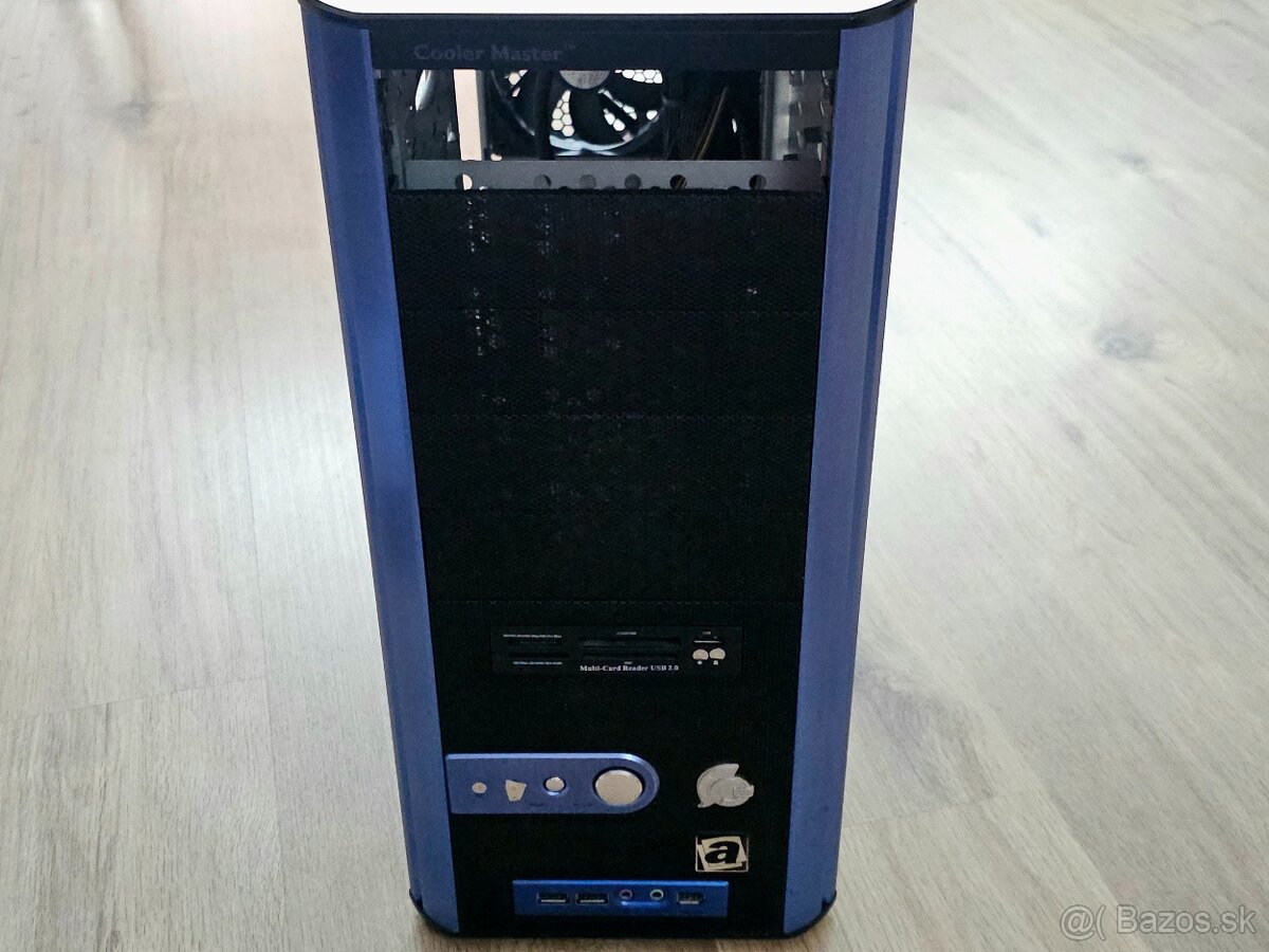 Cooler Master Centurion 5 ATX a Corsair HX520 - 2