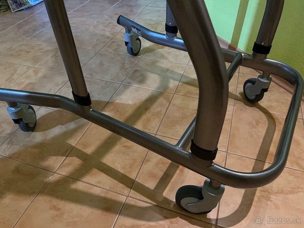 Chodítko s oponou doskou DMA 203 A - 2