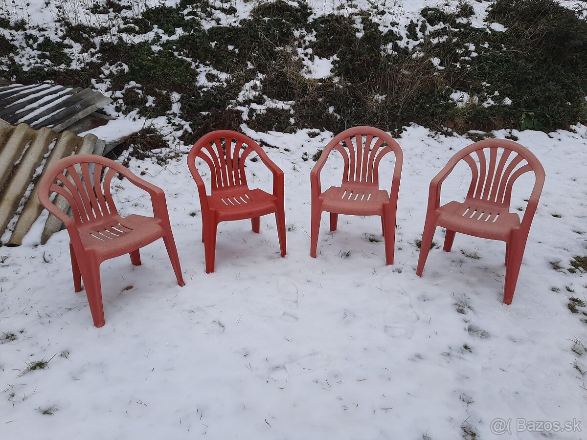 Darujem záhradné stoličky - 2