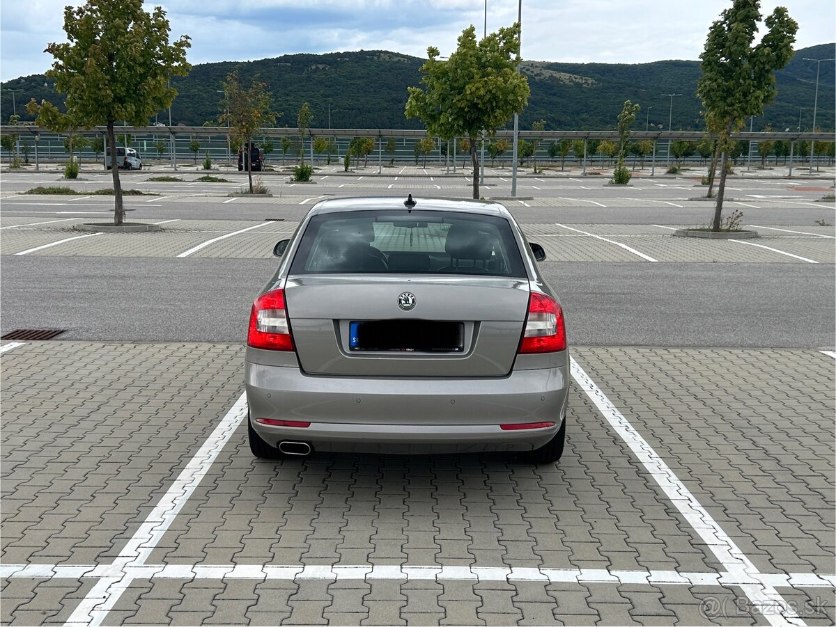 Škoda Octavia II 1.6 TDI DSG ELEGANCE - 2