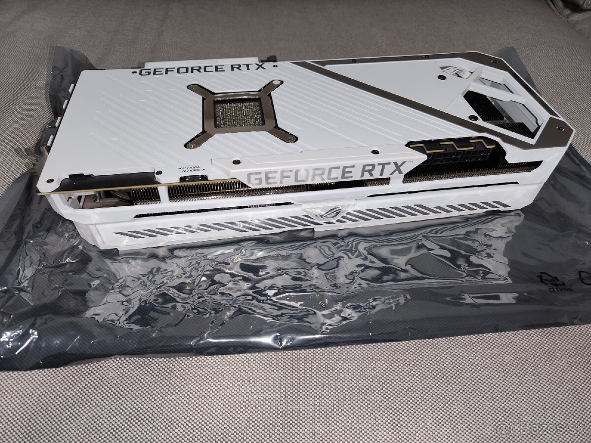 ASUS ROG STRIX RTX 3080 10GB OC LHR White edition - 2