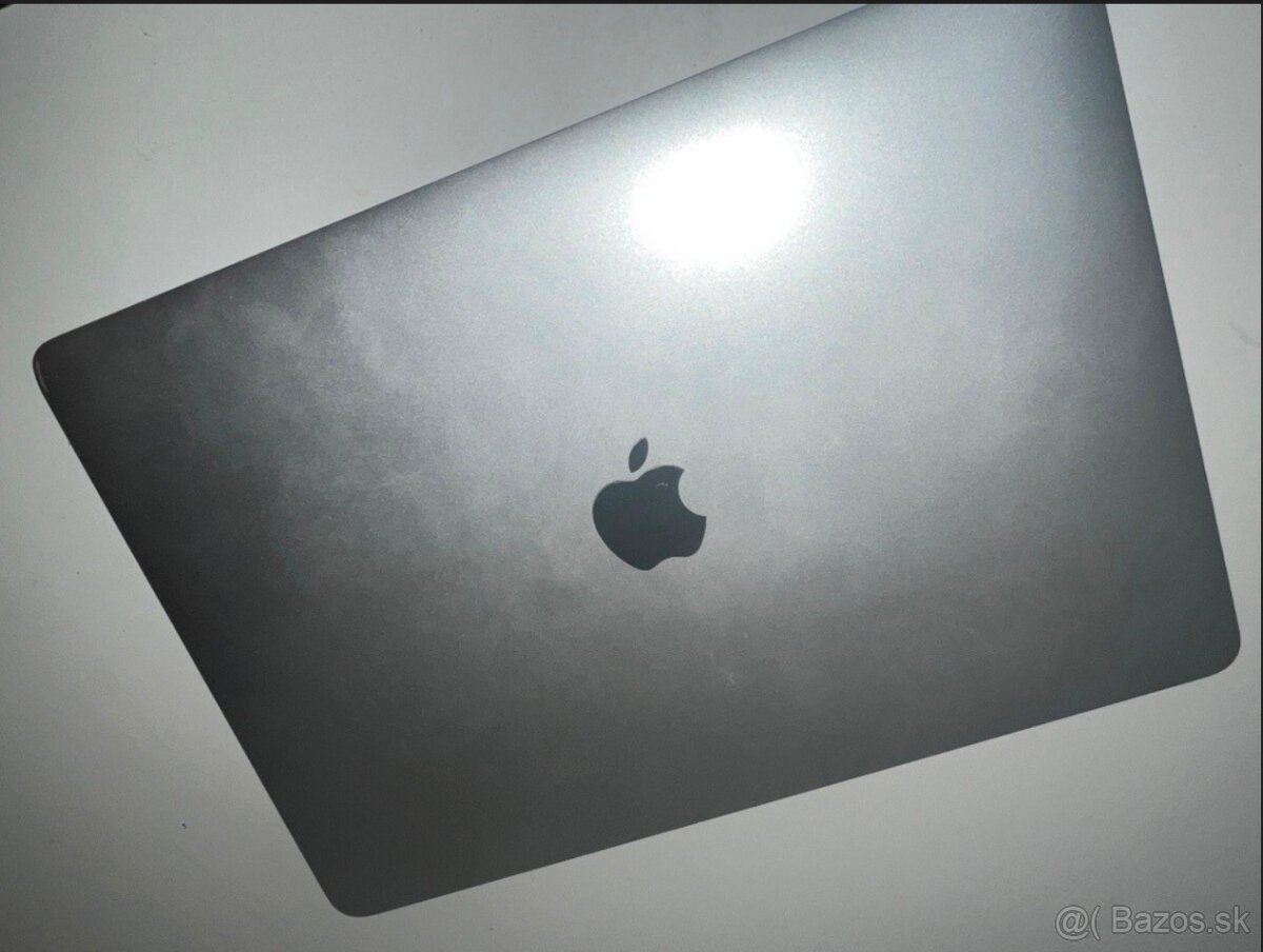 Predám Macbook Pro 13, 2017, 8gb ram, 256gb ssd, - 2