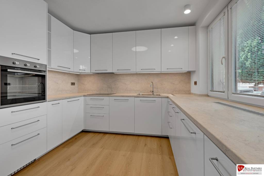 REB.sk Prenájom moderný 8 izbový RD, 250 m2,Sološnicka ul, K - 2