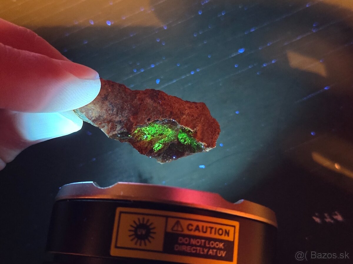 Uránový minerál #13 - UV aktívny (Zimná voda, SR) - 2