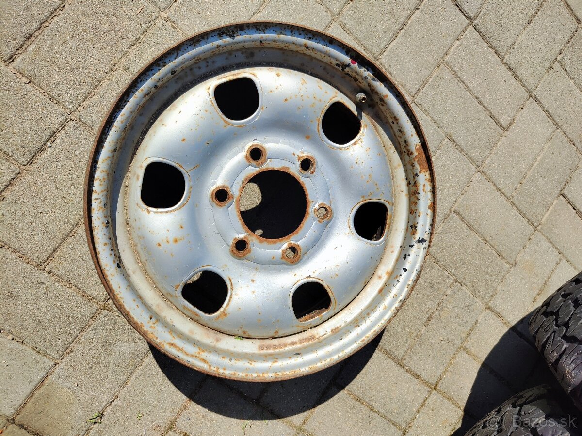 Pneumatiky R17 a disky 6x139,7 R16 - 2