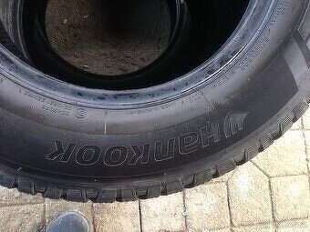 Predám 215/65 r15c 5/6mm - 2