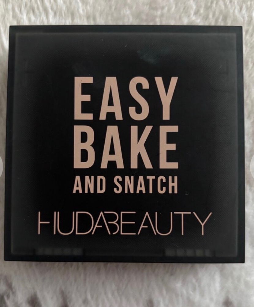 Huda Beauty powder - 2