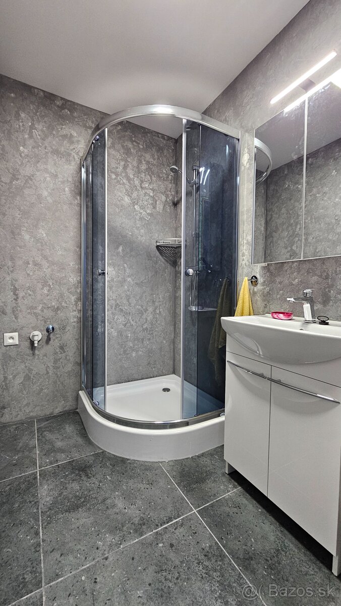 Veľký 2 izbový byt v centre Považskej Bystrice - 2