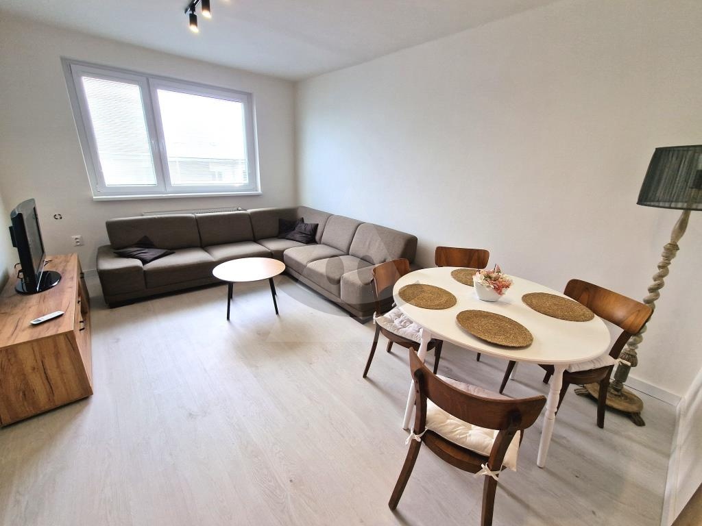 Na prenájom klimatizovaný 3-izb byt s loggiou v Komárne - 2