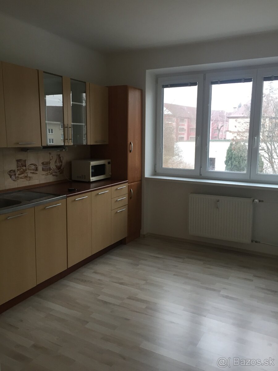 Prenajmem 1-izb byt, ul 1. Mája Nové Mesto nad Váhom - 2