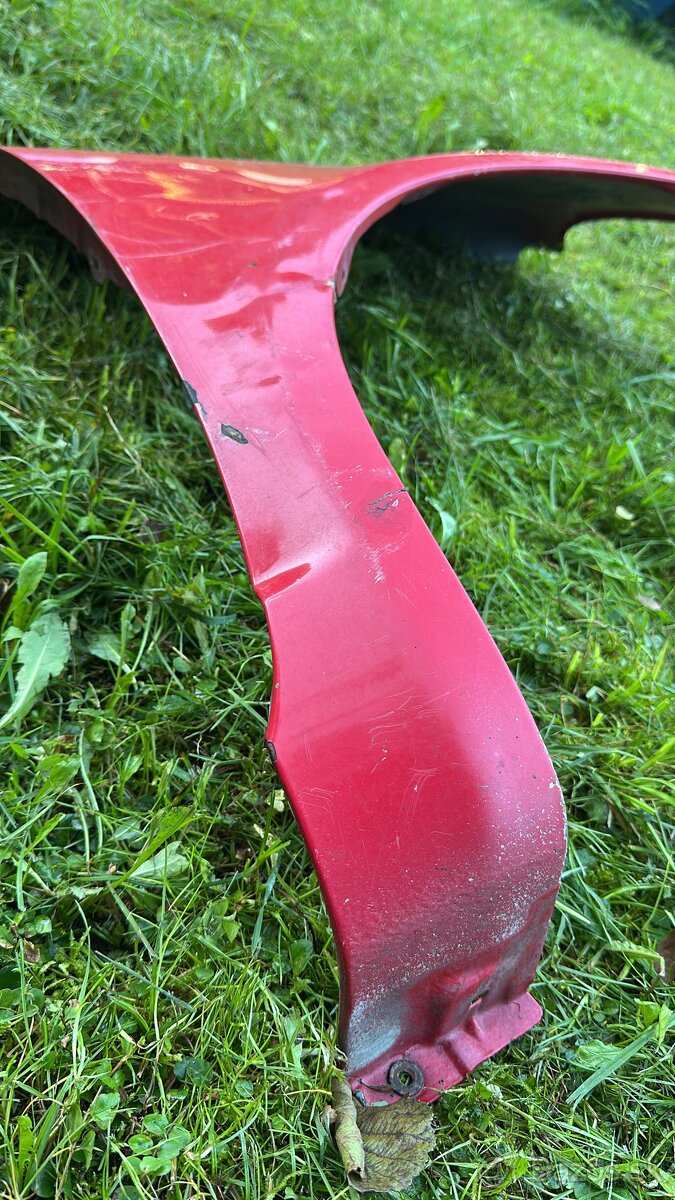 Predám blatník Yaris 1998-2005 1.0 1.3 Vvti 1SZFE - 2