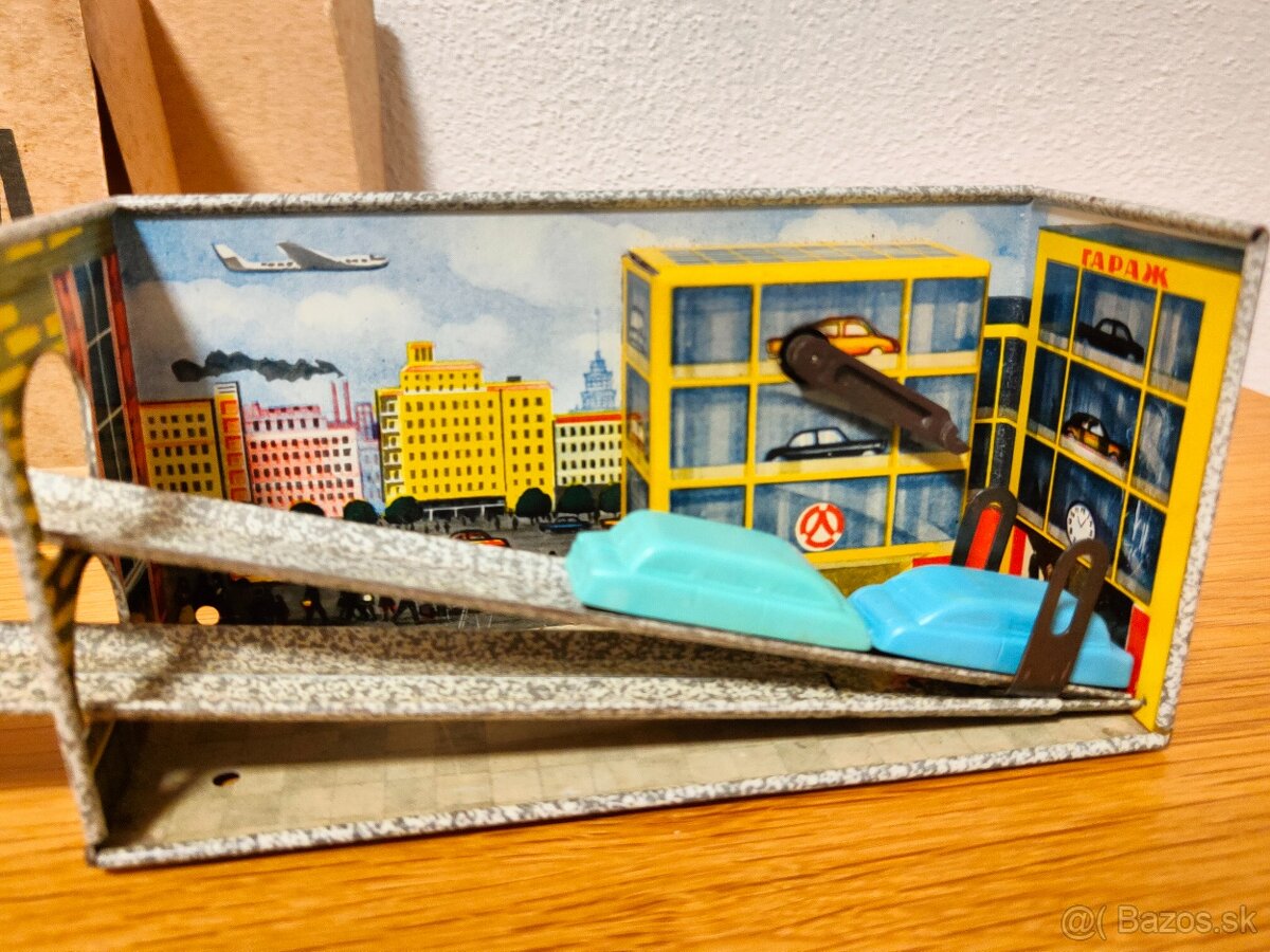 stará hračka, ruská plechová garáž na kľúčik, cccp - 2