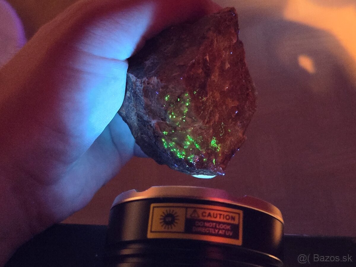 Uránový minerál #14 - UV aktívny (Zimná voda, SR) - 2