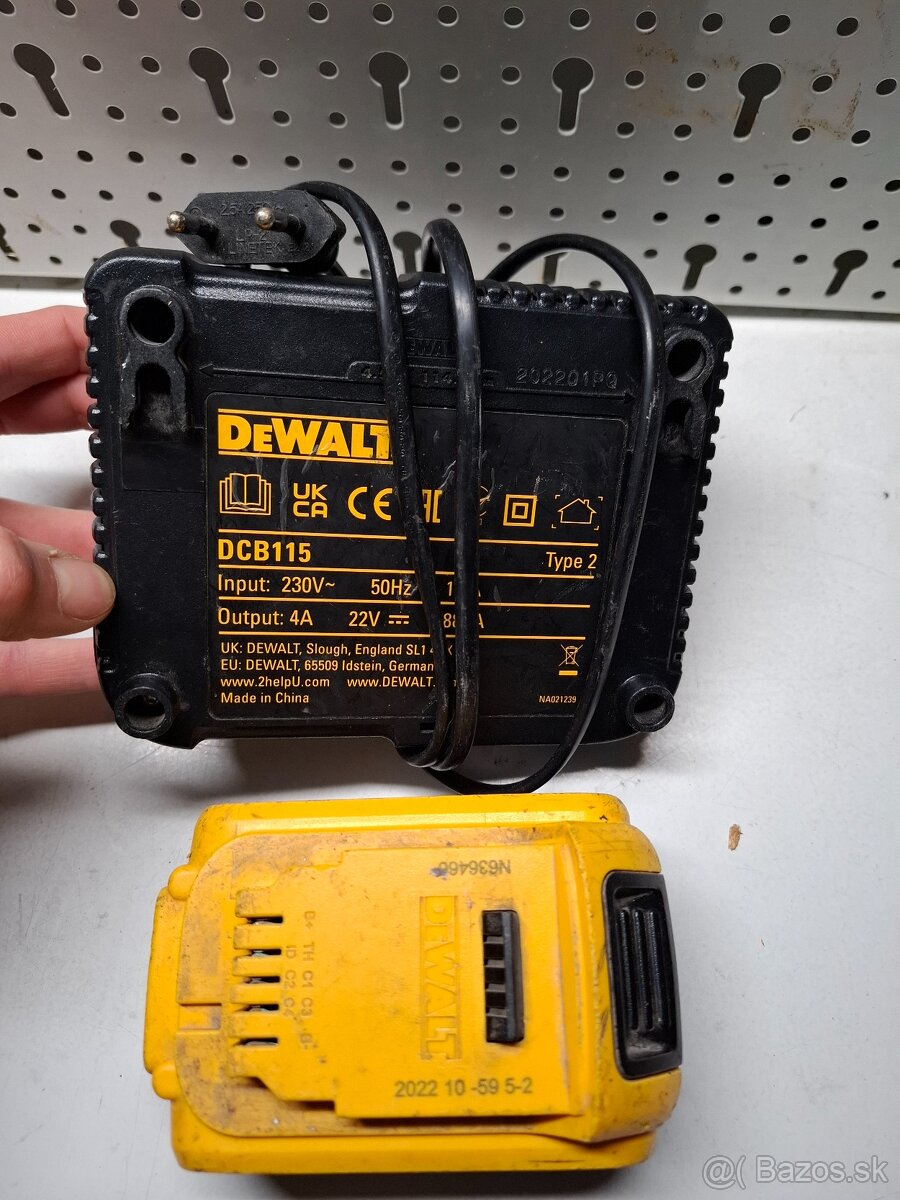 Dewalt nabíjačka a 5ah aku batéria - 2