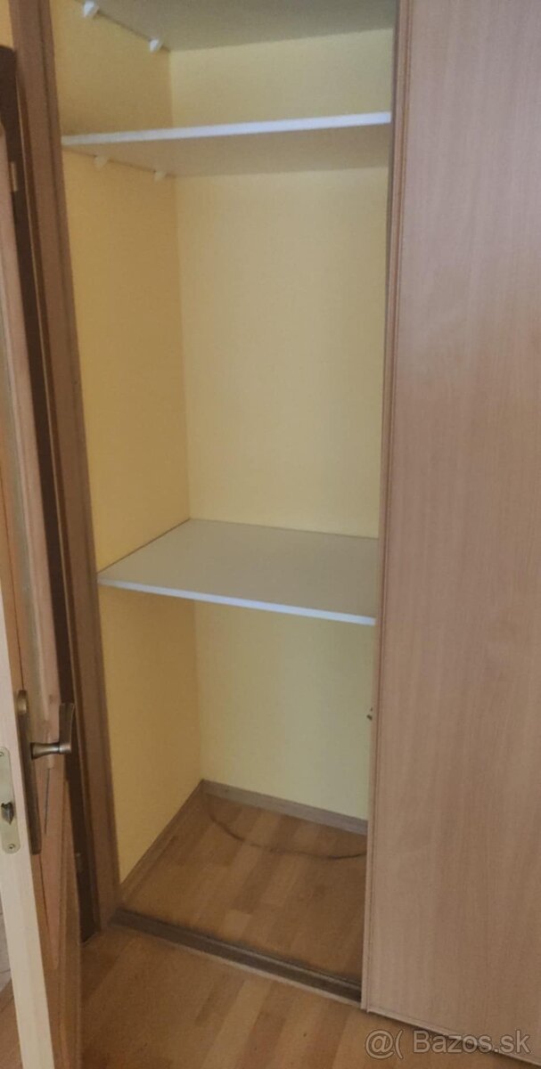 Vstavaná skriňa - 2