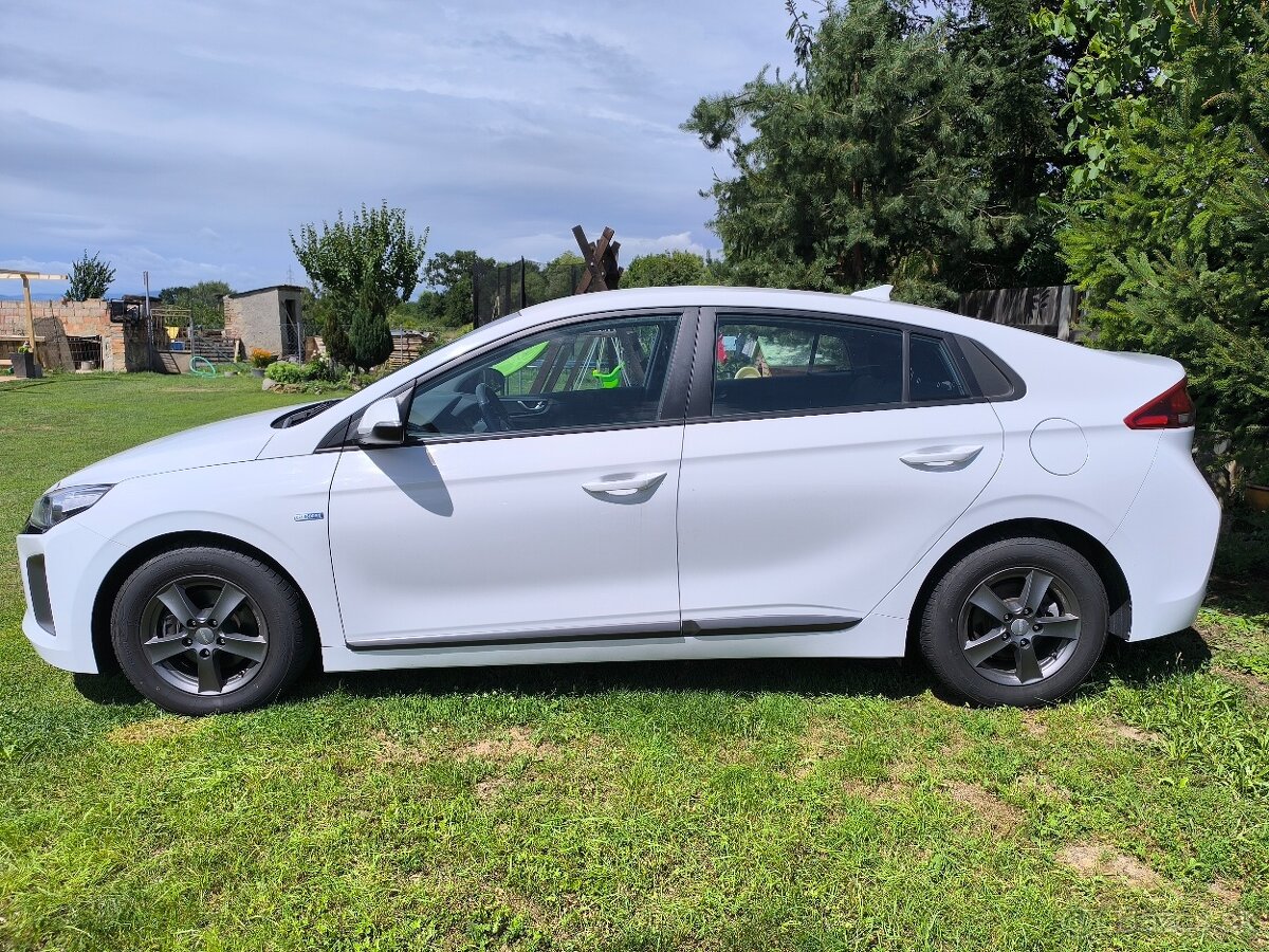 Hyundai IONIQ hybrid - 2