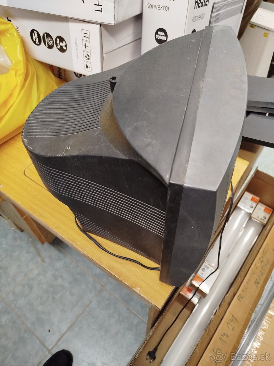 Televizor s drziakom na stenu CWR-TECH - 2