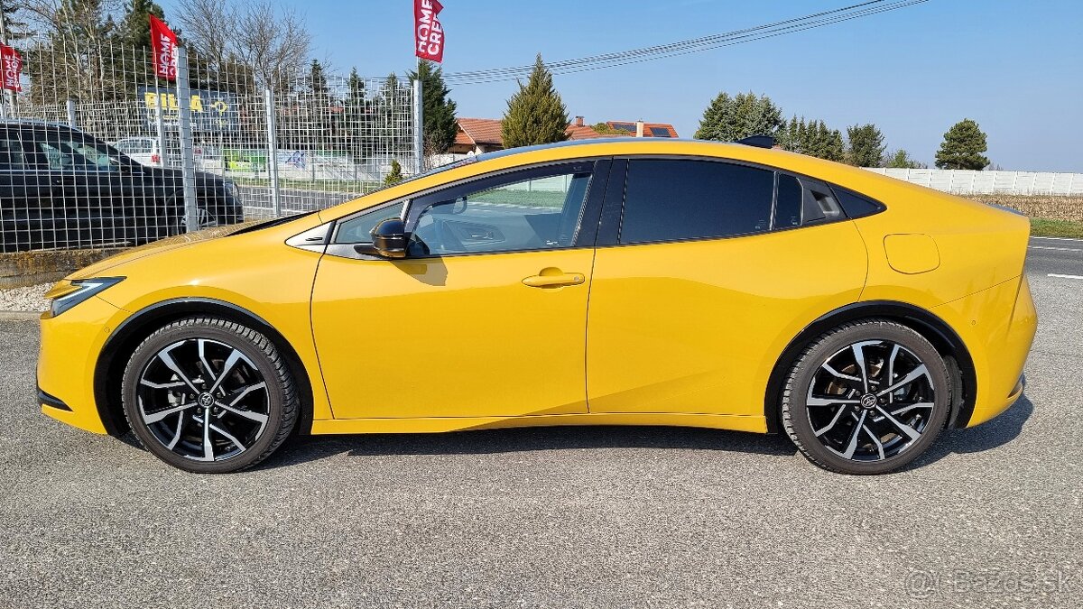 Toyota Prius 2.0 Plug-in Hybrid e-CVT za 34.990 € s DPH - 2