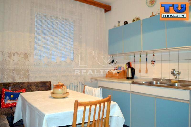 Na predaj veľký viacgeneračný rodinný dom /500 m²/ v... - View 2