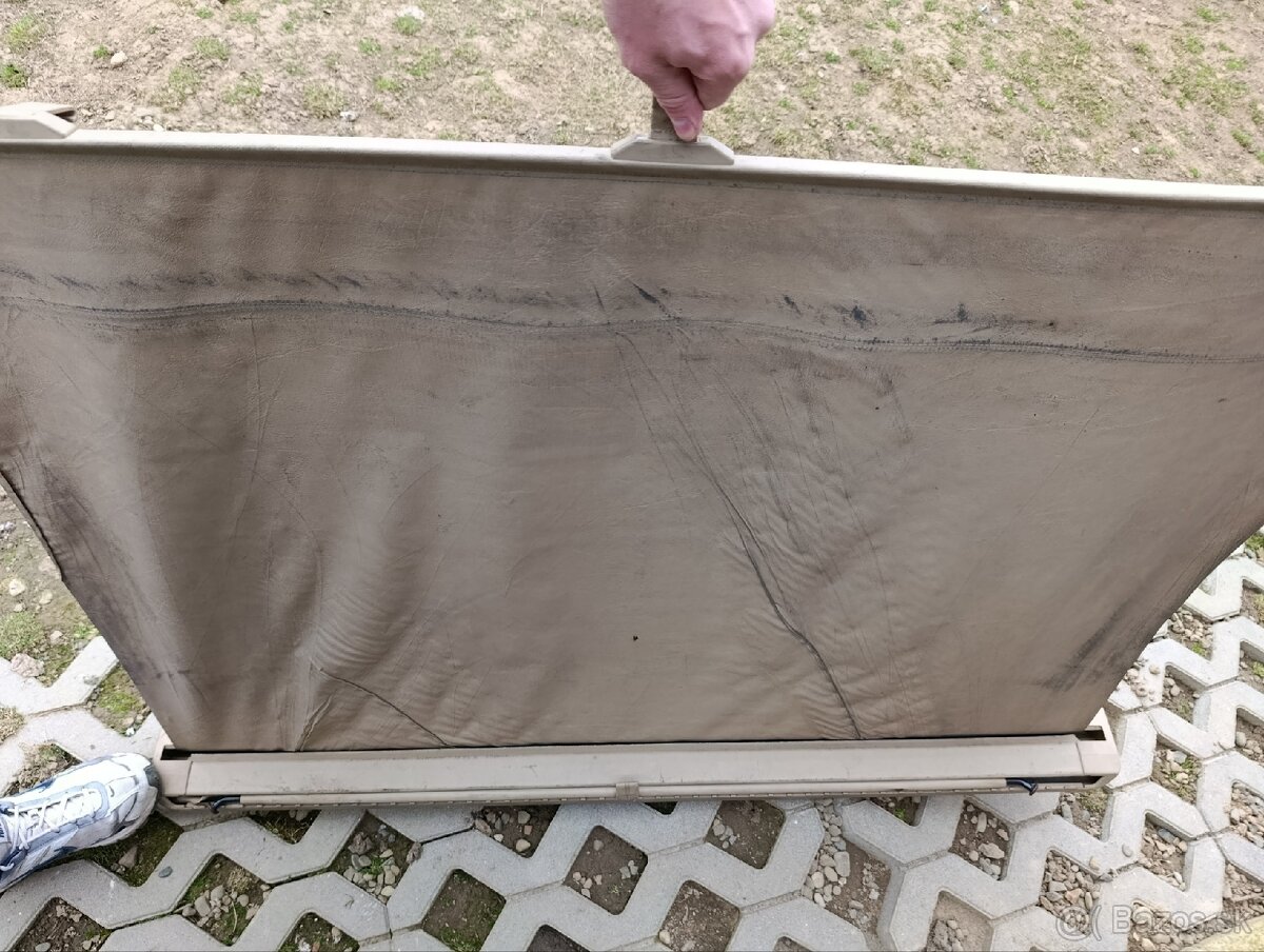 Predám roletku do kufra w124 kombi - 2