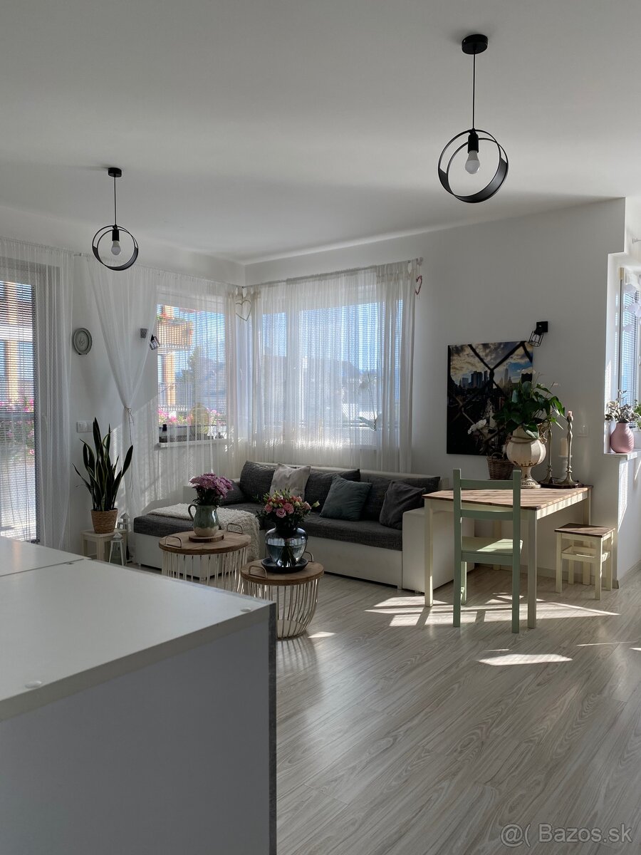 Stolík Ikea - 2