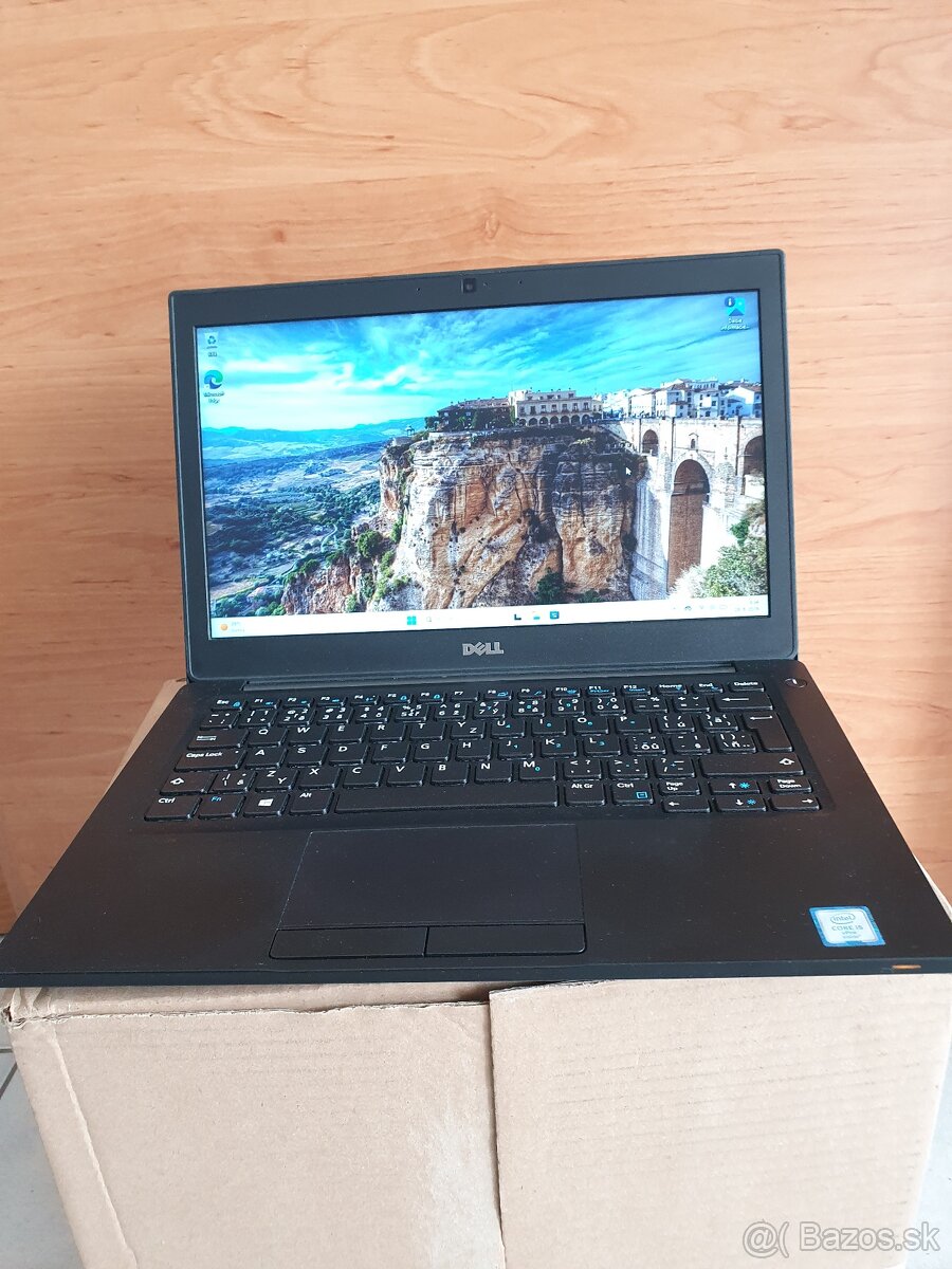 12,5 palcový notebook DELL - 2