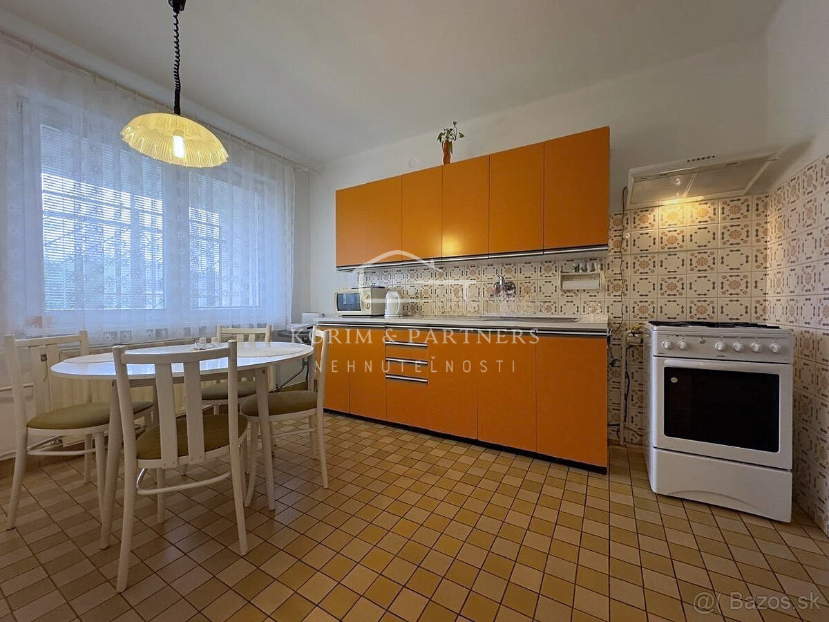 Zaujímavý rodinný dom s menším átriovým dvorom, Komárno - 2