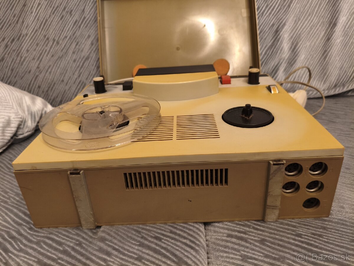 Magnetofón Tesla B5 - 2