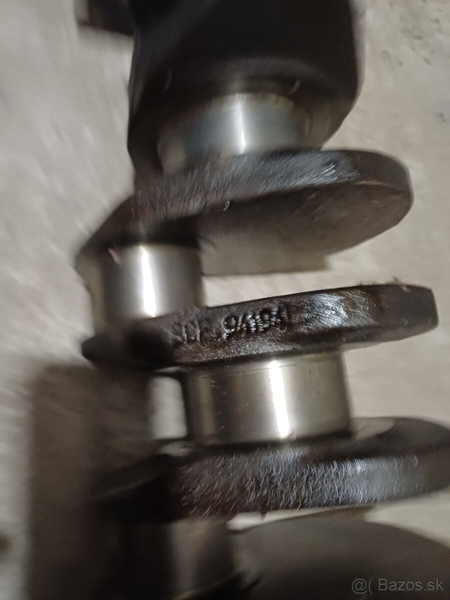 Kľukový hriadeľ 6V - 2