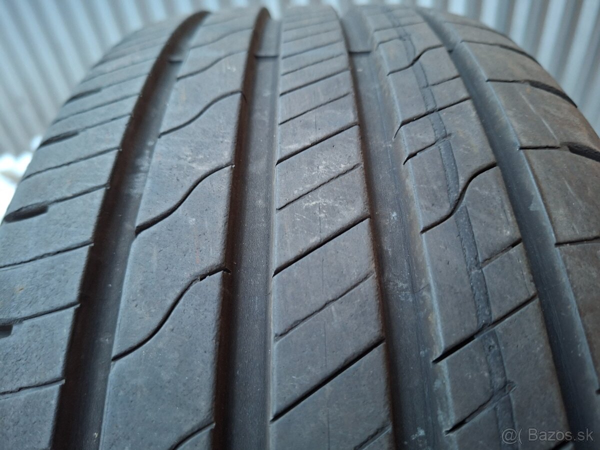 Predám letné pneu.Goodyear Efficient Grip--205/50/17-93W - 2