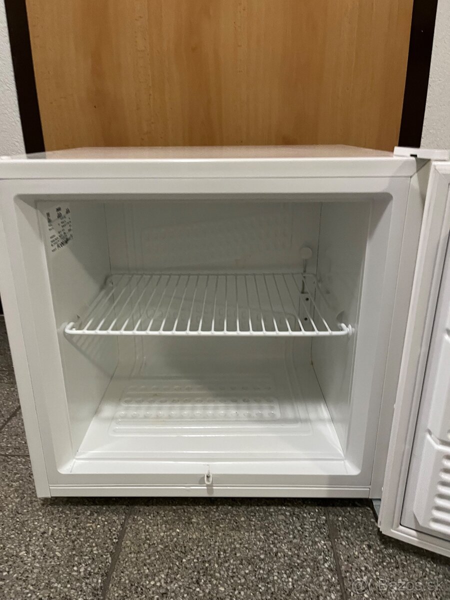 Predám Zanussi mini mrazničku 50 l - 2