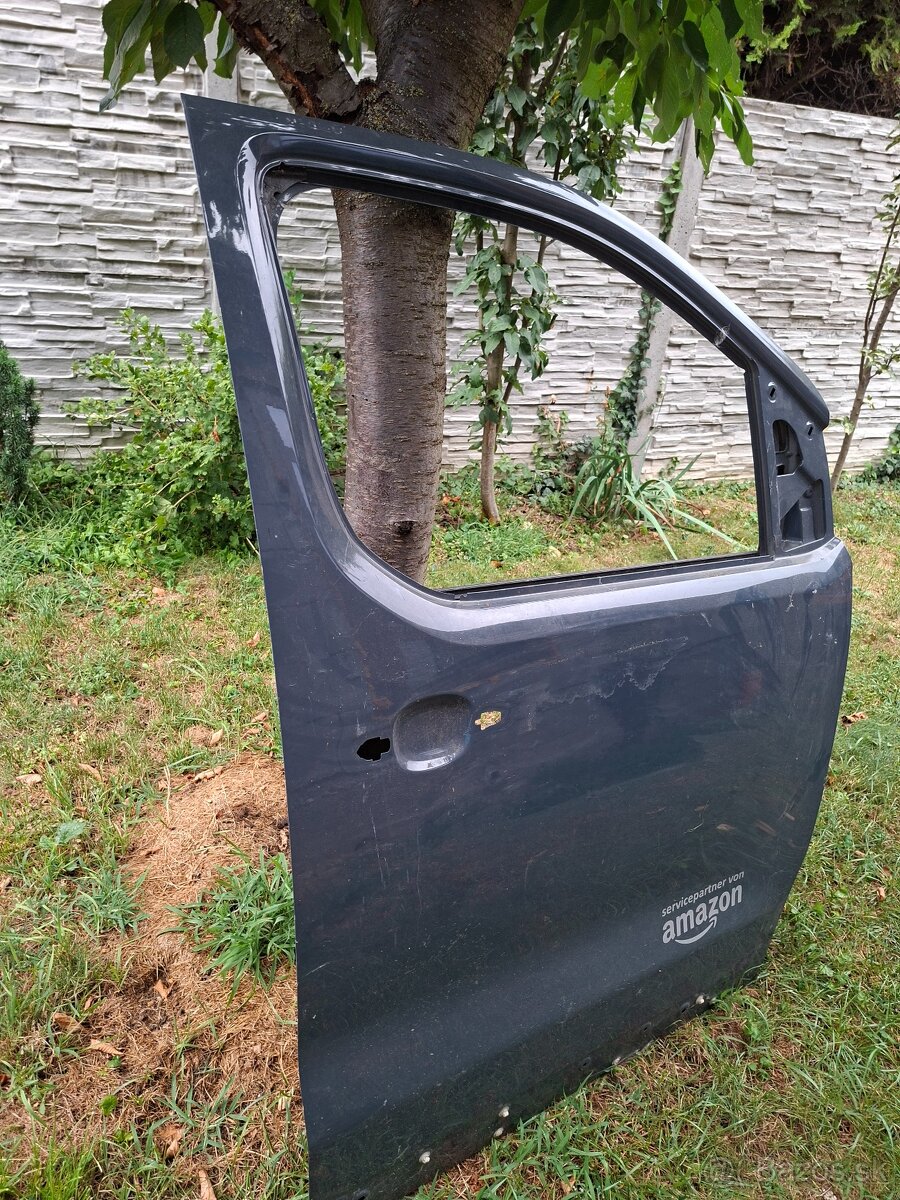 Predám predné pravé dvere na Jumpy, Expert, Proace, Vivaro - 2