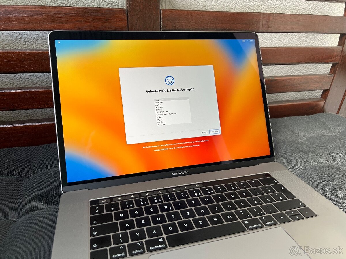 MacBook Pro 15" 2018, i7, 16GB RAM, 512 GB SSD v TOP stave - 2