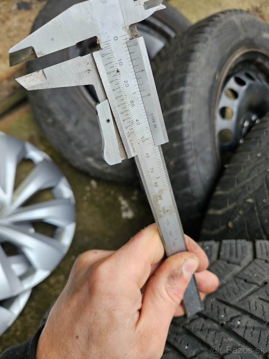 Zimne gumy 185 65 r15 na plechovych diskoch s puklicami - 2