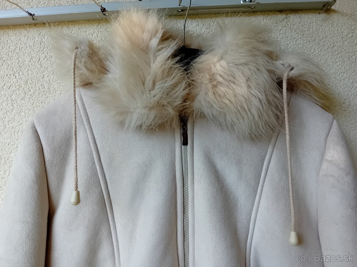 Bielo-krémový kabát s kožušinou a s kapucňou - 2