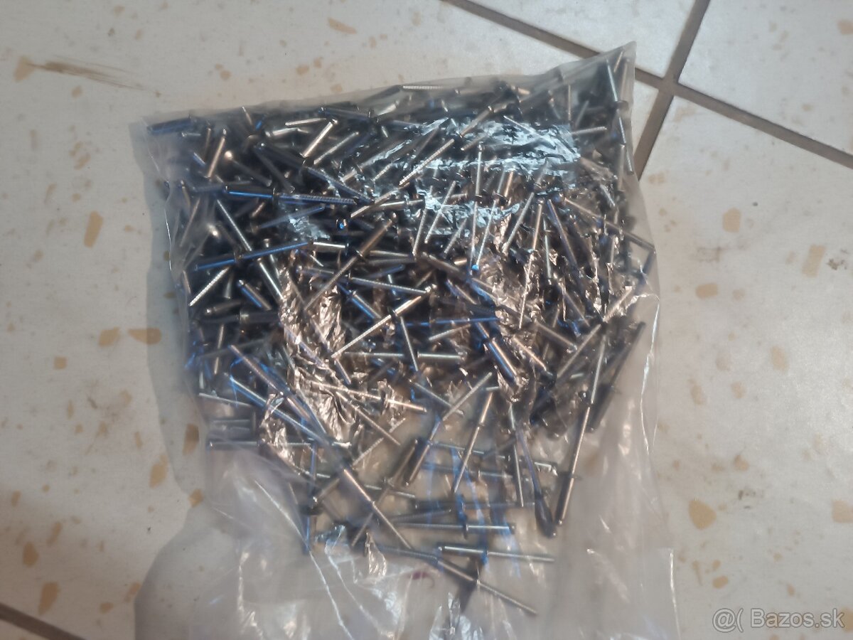 Nerezové nity - 2