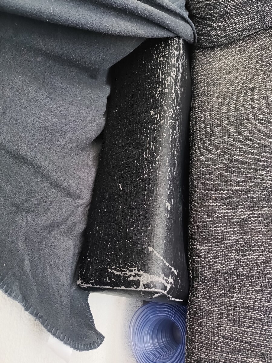 Sedačka so stolíkom - 2