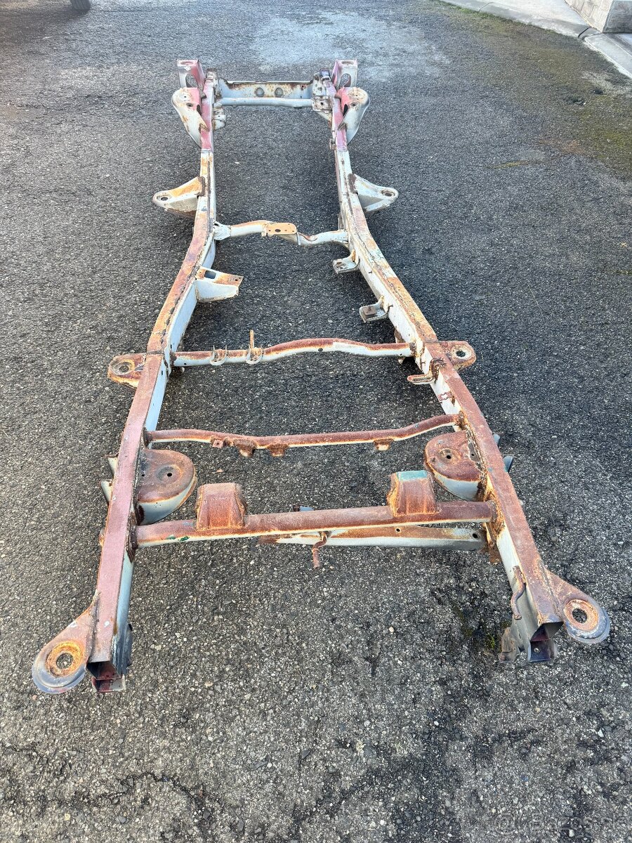 Suzuki Jimny šasi rám - 2